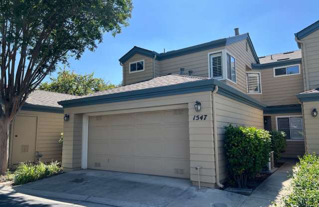 Perfectly Located 2 Bedroom 2.5 Bath Townhome with Golf Course Views! photos photos