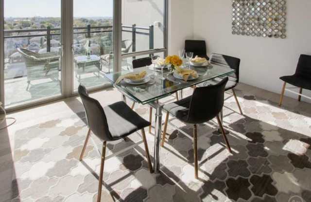 The Centre - Large Luxury Apartments. Gallery 4
