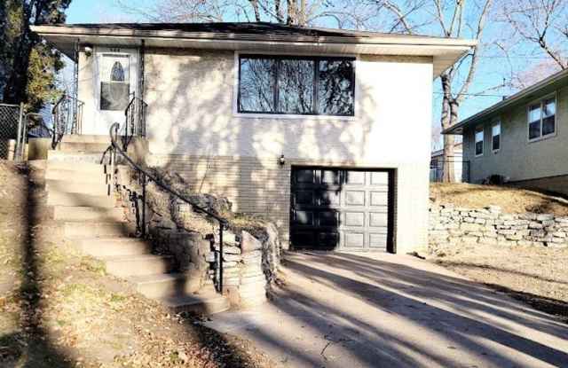 Charming Saint Paul Home in Saint Paul nicely updated 5-bed 2-bath - 944 North Algonquin Avenue, St. Paul, MN 55119
