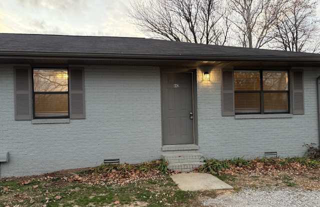 Freshly Renovated Duplex in Manchester! - 842 South Spring Street, Manchester, TN 37355