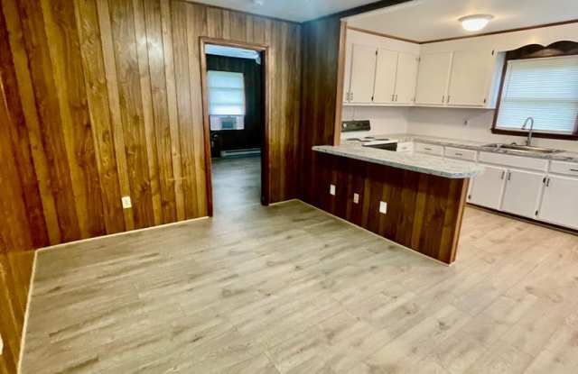 Must see this adorable 1 bedroom 1 bath apartment . Located in Dallas . Gallery 4