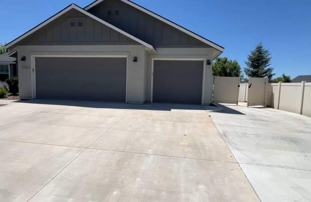 Beautifully Maintained Nampa Home Offering Comfort, Space, and Modern Convenience photos photos