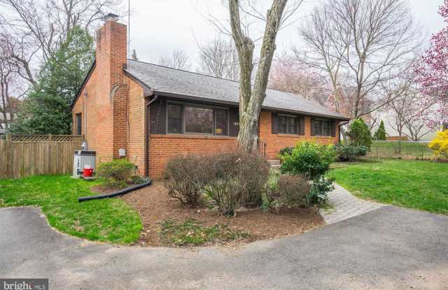 1819 Great Falls Street Gallery 2