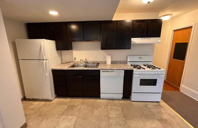 129 E Gorham - Unit 4 Gallery 3