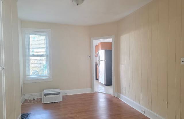 3 bed-1 Bath Available Now! Gallery 3