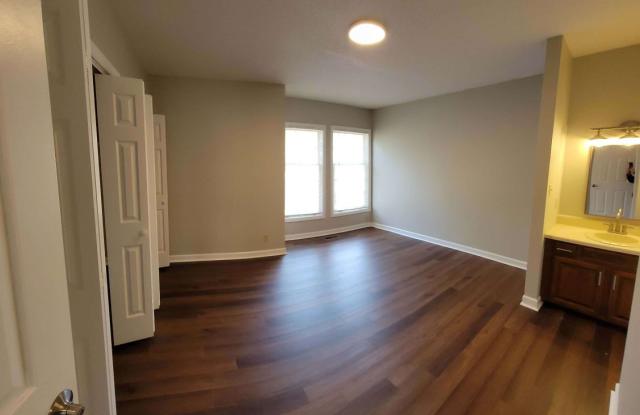 Oak Ridge 37830 - 2 bedroom, 1.5 bath condo - call Jean Chung 865-386-1022 Gallery 3