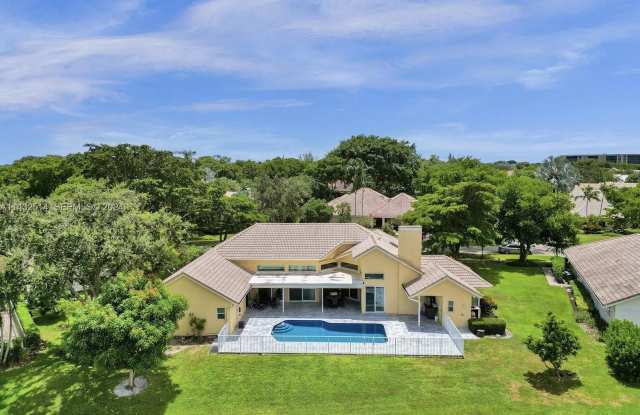 4495 WOODFIELD Boulevard Gallery 1