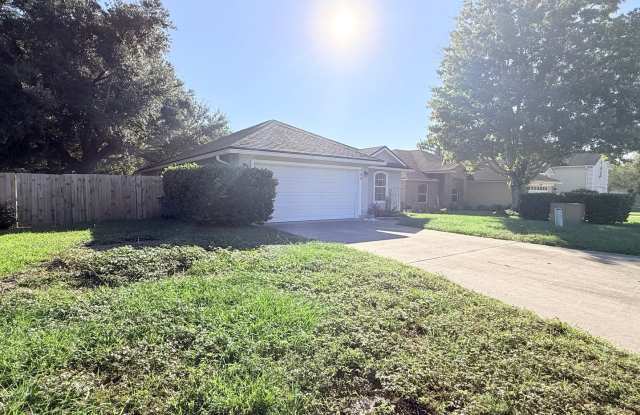 Spacious 3-Bedroom Home with Fireplace, Fenced Yard & Beautiful Water Views! Gallery 3