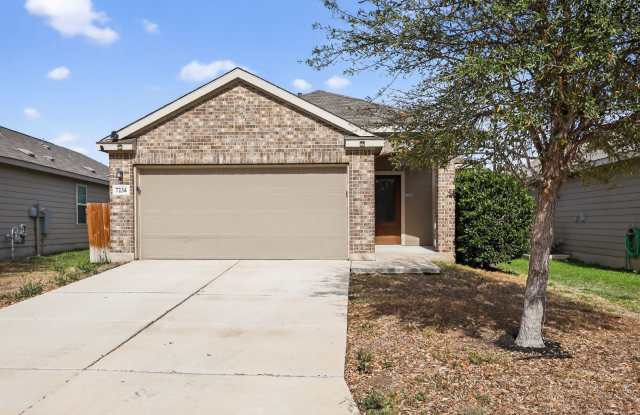 Spacious 3 Bed / 2 Bath w/ Large Kitchen  Natural Light photos photos