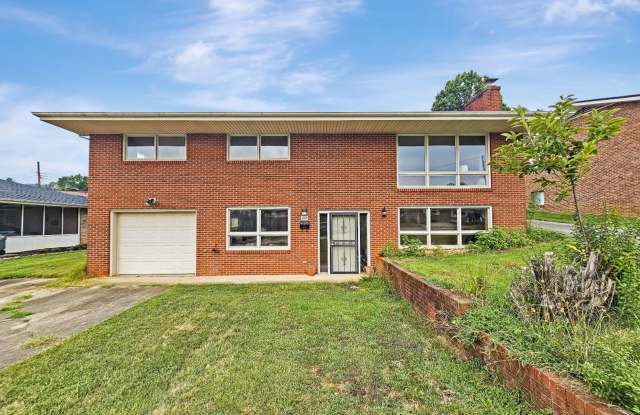 Space, Comfort, and Convenience – Your New Home Awaits at 1008 Lake Street photos photos