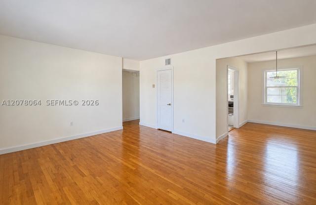 7880 SW 55 Ave Gallery 3