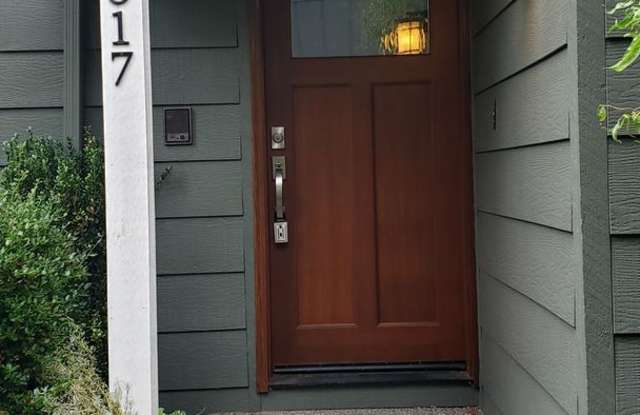 7517 Soundview Dr Gallery 2