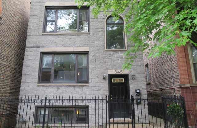845 North Hoyne Avenue photos photos