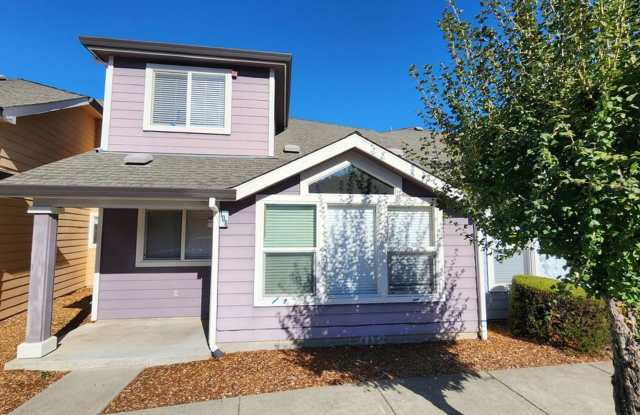 3 Bedroom home in Cloverdale. Gallery 3