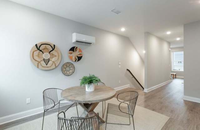 2392 East 18th Street Place Gallery 4