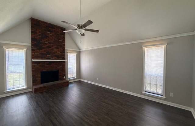 7028 Rose Trail Drive Gallery 2