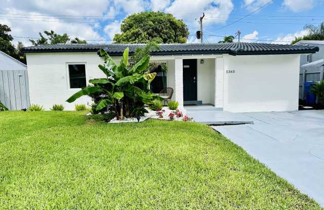 5365 N Andrews Avenue photos photos