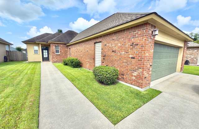 Lakefront Charm Near LSU – 3 Bed, 2 Bath with Custom Touches  Office Nook - 9014 Eastbank Avenue, Gardere, LA 70810