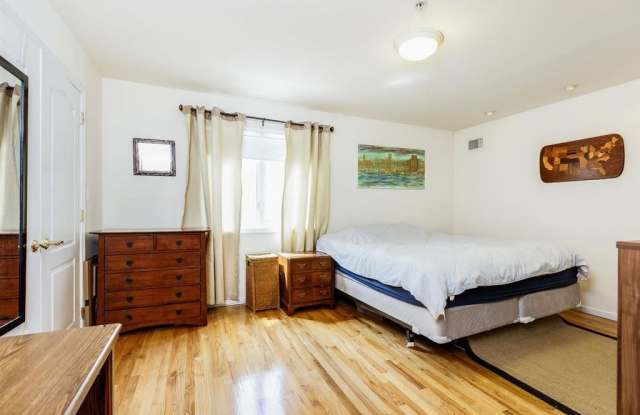 311 MANHATTAN AVE Gallery 3