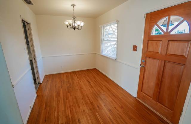 3 Bedroom Home for Rent in Northridge. Gallery 4