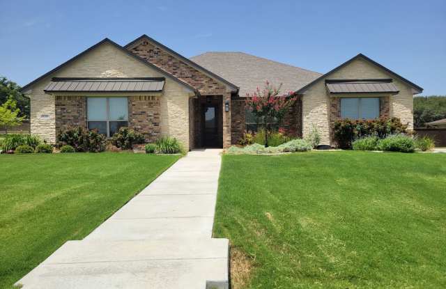 CUSTOM BUILT HOME IN GATED COMMUNITY OF BELLA CHARCA! - 3046 Heritage Loop, Bell County, TX 76559
