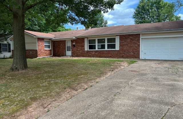 Newly Remodeled Home – Conveniently Located! - 802 East Morningside Street, Springfield, MO 65807