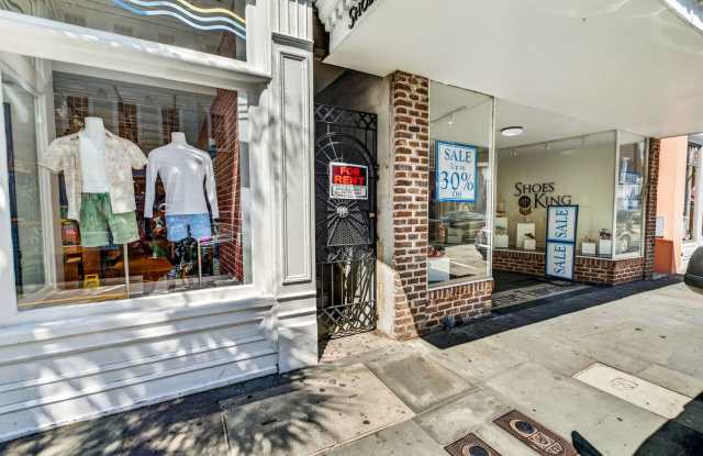 Prime Downtown Living on King Street Gallery 4