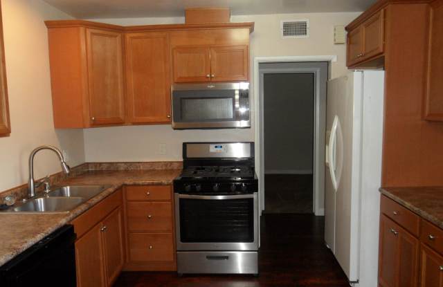 Single Story 4BR 2BA Home 2 Car Garage Gallery 4
