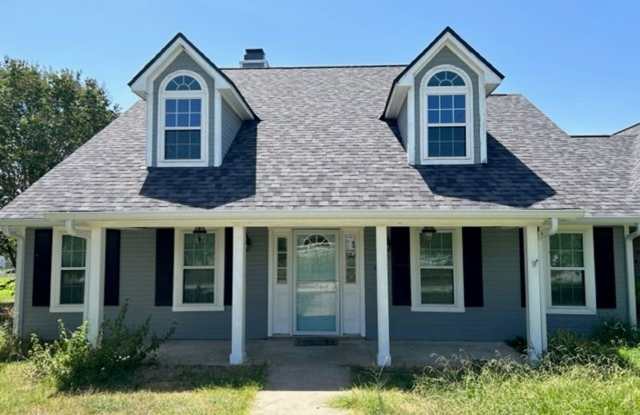 Farmhouse Vibes in Robinson Texas photos photos