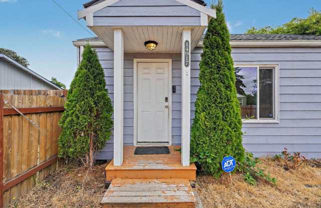 Charming Single-Story Lakewood Home | Fully Fenced Backyard & Only 5 Miles from JBLM! Gallery 3