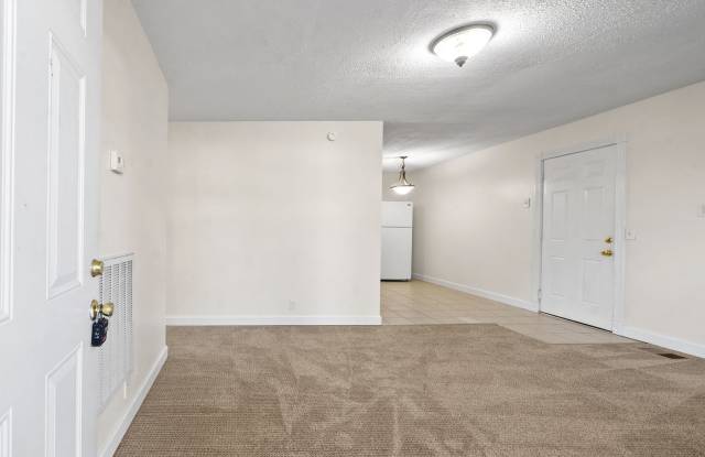 3 Bedroom Pet Friendly Home For Rent Close To Post! Gallery 4