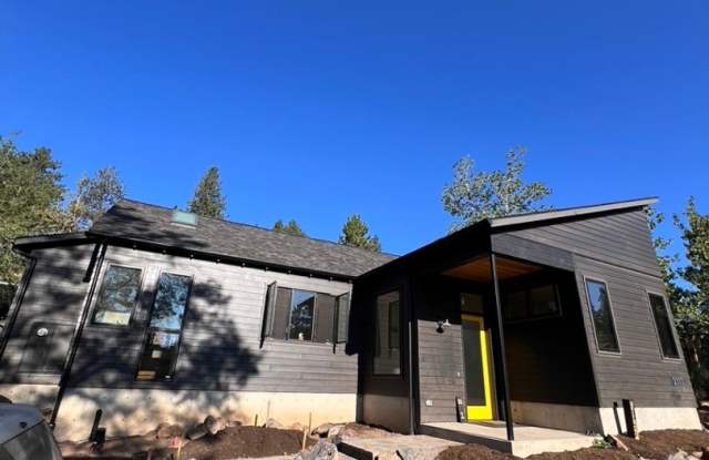 Bright & Modern New-Build in Northwest Bend, All Appliances, W/D Included, Comfortable outdoor space! photos photos