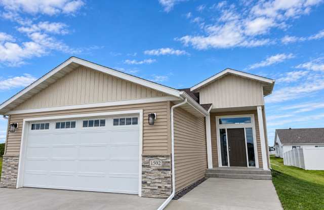 1502 Keystone Cir NE Gallery 1