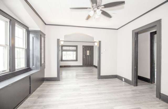 4 BED 1 BATH BEAUTIFUL SINGLE FAMILY HOME IN GARFIELD HEIGHTS! photos photos