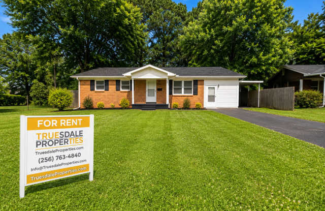 Beautiful 3 BED- 2BA with bonus room fenced in yard photos photos