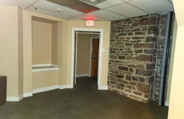 122 N YORK Road Gallery 3