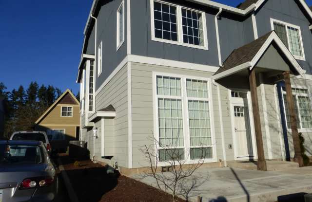 Beautiful 4 BR, 2 1/2 BA with main floor Bedroom or Office photos photos