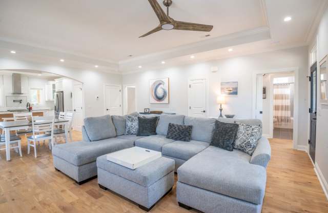 PREMIERE FURNISHED OFF-SEASON SHORT TERM RENTAL! photos photos