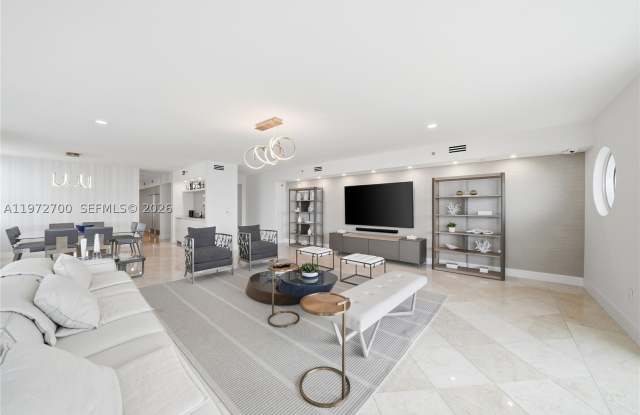5801 Collins Ave Gallery 3