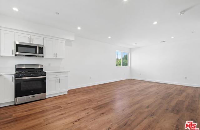 6334 1/2 Beck Avenue Gallery 2
