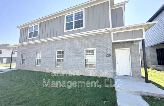 986 South Benchmark Lane - 2 - 986 South Benchmark Lane, Fayetteville, AR 72704 986 South Benchmark Lane - 2 - 986 South Benchmark Lane, Fayetteville, AR 72704