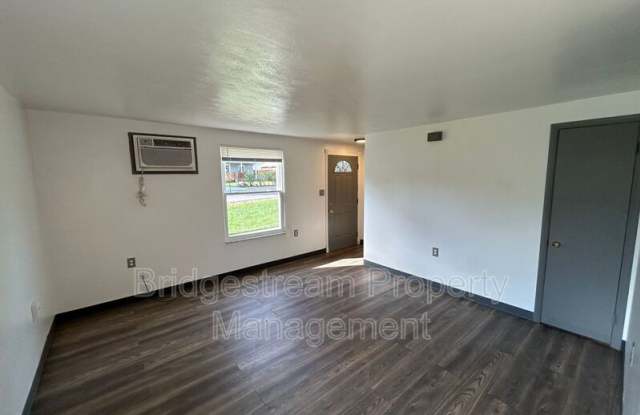 147 Oak Street - 147 Oak Street, Fairborn, OH 45324