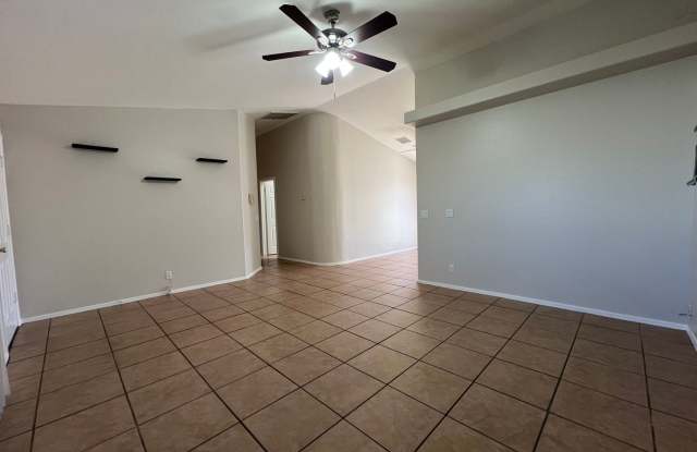 Adorable home in Apache Junction Gallery 3