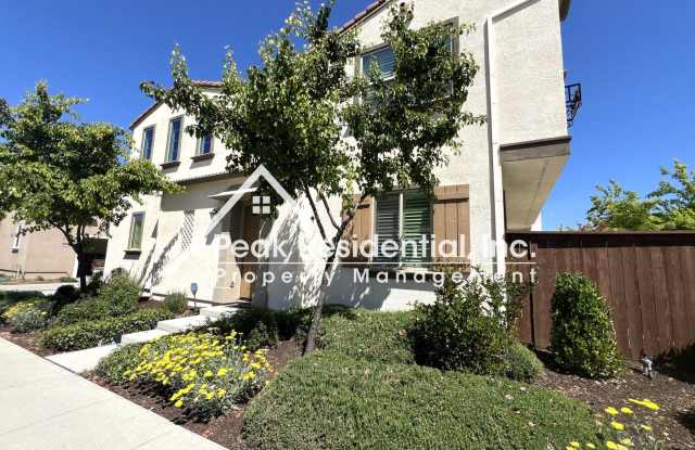 Updated Elk Grove 3bd/2.5ba Home with 2 Car Garage photos photos