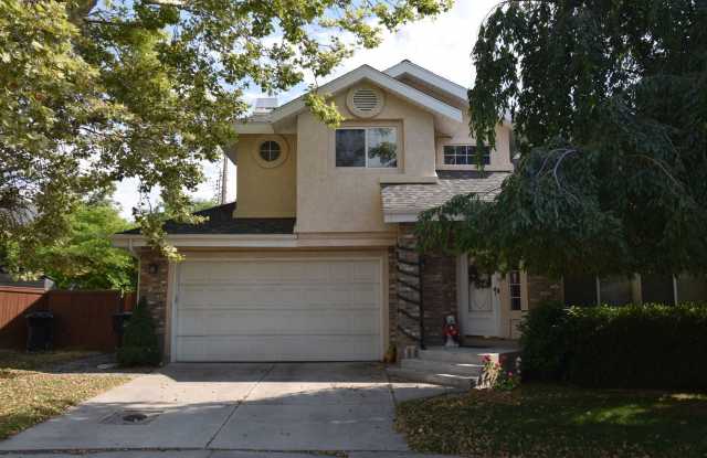 Bright Holladay 4 Bed Home – High Ceilings in Prime Location!! photos photos