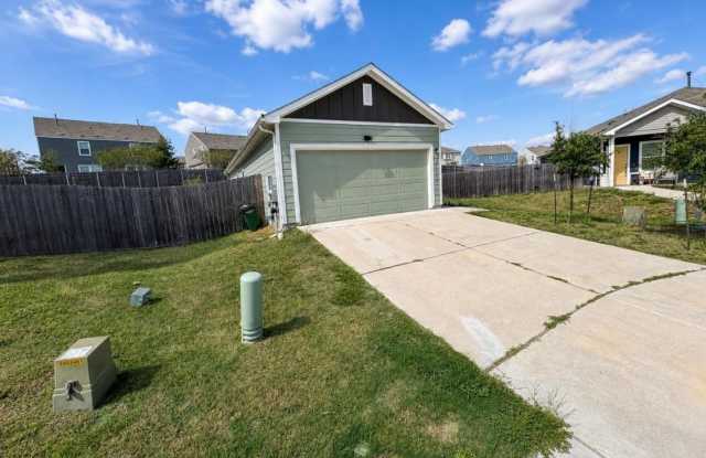 Modern 2022 Build with Spacious Yard Gallery 4