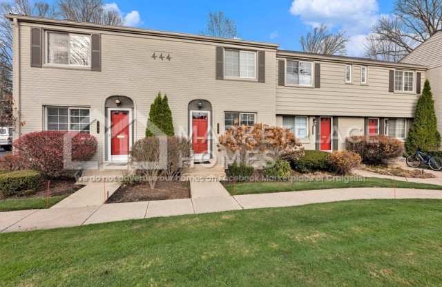 740 Graefield Ct - 740 Graefield Court, Birmingham, MI 48009