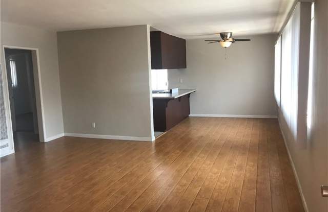 1523 W 35 Place Gallery 4