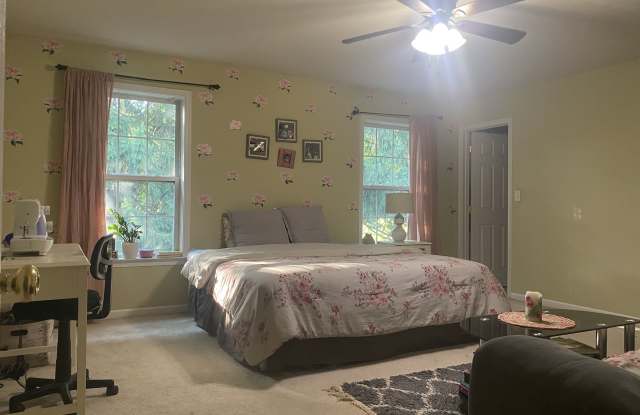 4150 Roth Farm Village Circle Gallery 3