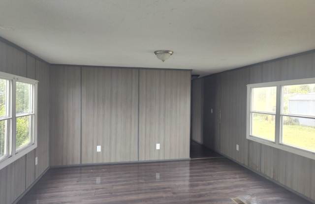 Cozy 2-Bedroom Trailer for Rent – Pet Friendly Gallery 3